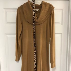 Sweater dress with leopard belt